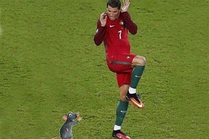Meme ronaldo vs messi là sự kết hợp hài hước nhưng đầy kịch tính