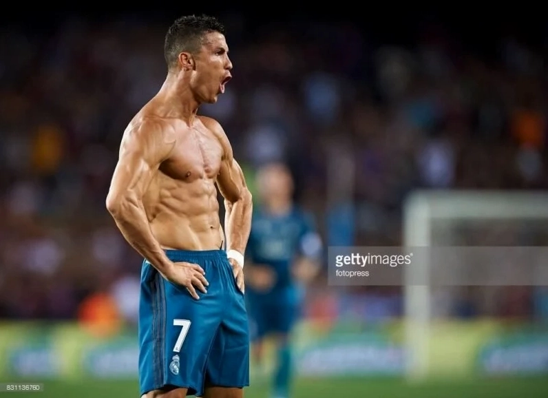 Messi ronaldo meme làm nổi bật sự cạnh tranh đỉnh cao nhưng không kém phần hài hước