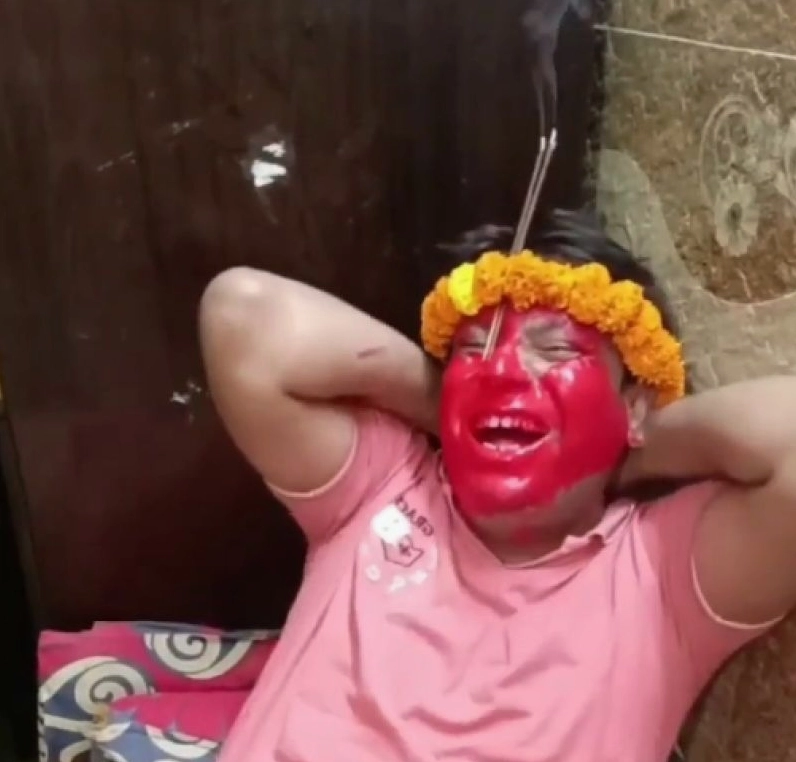 Nam thanh niên với biểu cảm cười lầy lội khó đỡ