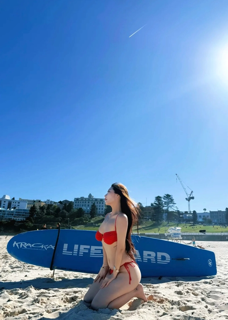 Nét dễ thương xen lẫn vẻ quyến rũ trong bộ bikini siêu nhỏ gợi cảm