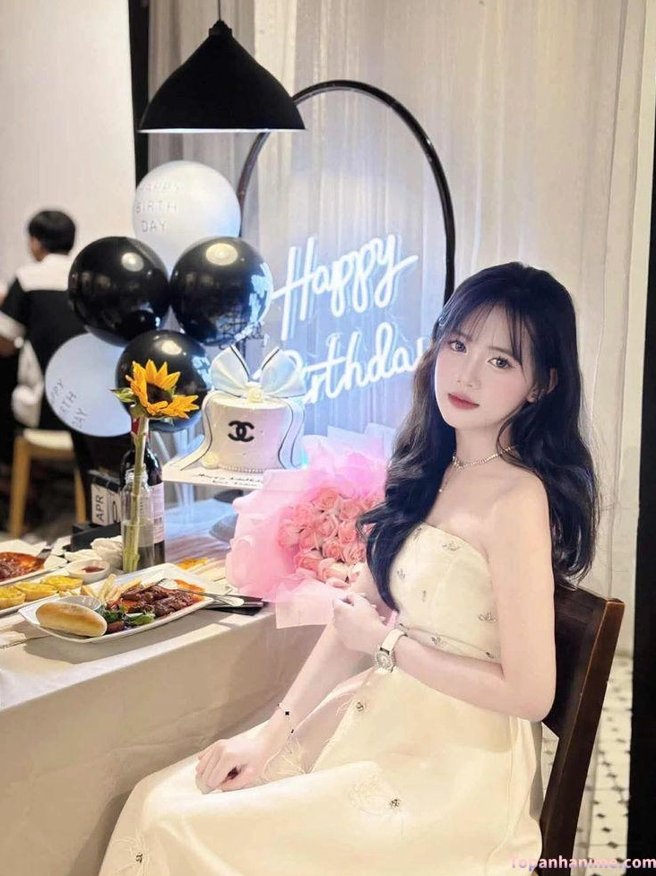 Tuyển tập ảnh gái đẹp chúc mừng sn quyến rũ nhất năm 2026 5 Nét mặt vui tươi rạng ngời của cô gái ngày sinh nhật