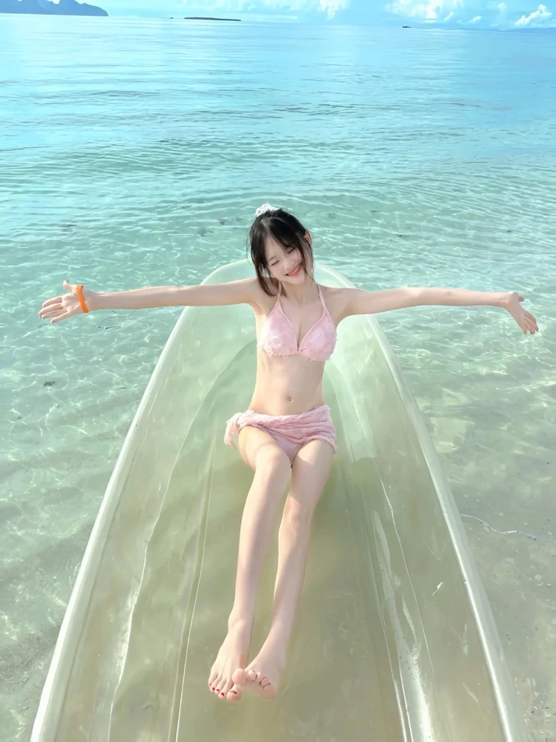 Ngắm nhìn gái mặc bikini khoe dáng nóng bỏng