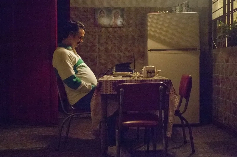 Bộ sưu tập pablo escobar meme cuốn hút và gợi cảm nhất mạng xã hội 5 Ngồi một mình cũng hóa huyền thoại như narcos waiting meme