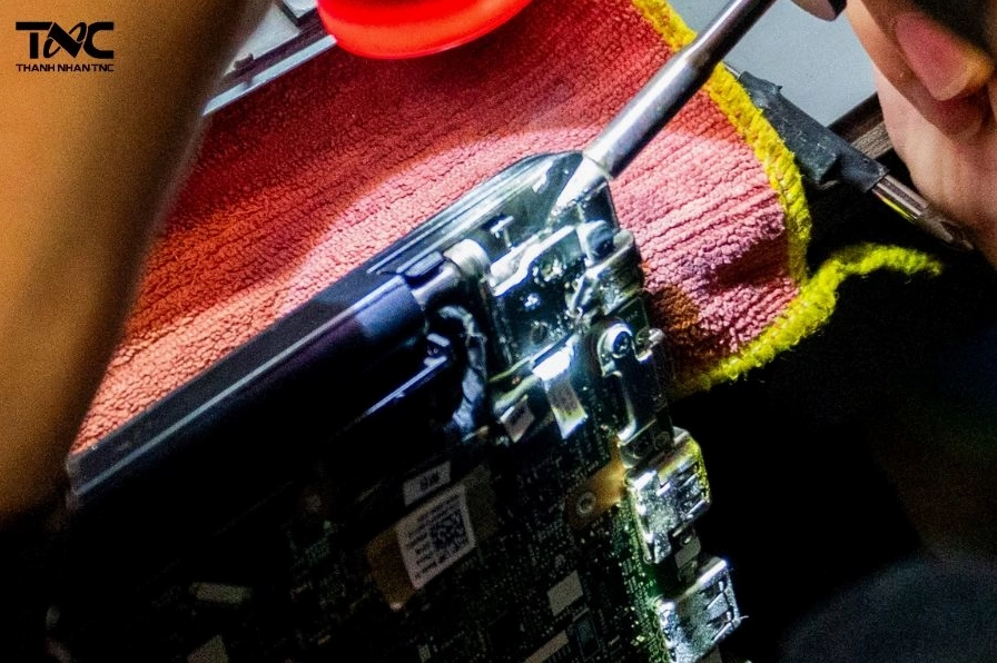 Những lưu ý quan trọng cần ghi nhớ khi tự thay loa laptop Asus tại nhà