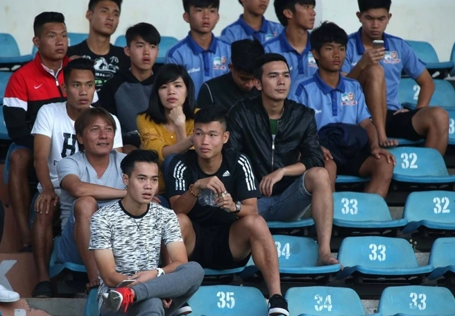 Tuyển tập hình ảnh cô gái cổ vũ bóng đá cuốn hút nhất 9 Nữ cổ động viên Việt Nam xinh đẹp