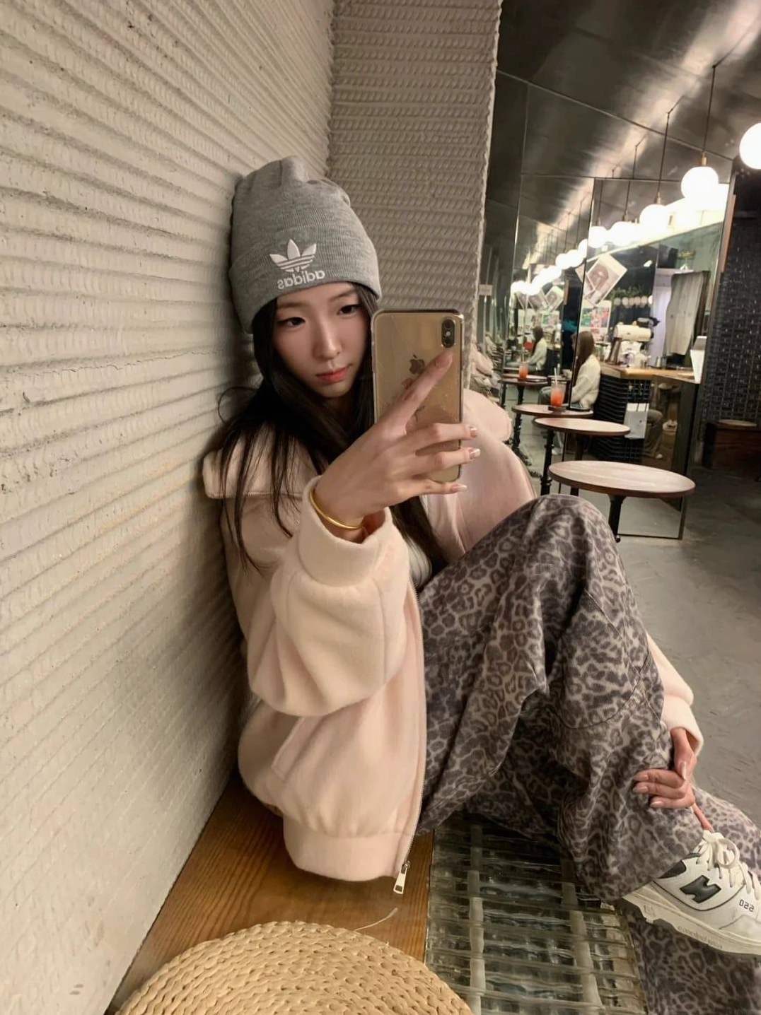 Trọn bộ ảnh gái chụp dáng trước gương đẹp quyến rũ cuốn hút 14 Nụ cười tỏa nắng làm sáng bừng cả khung hình