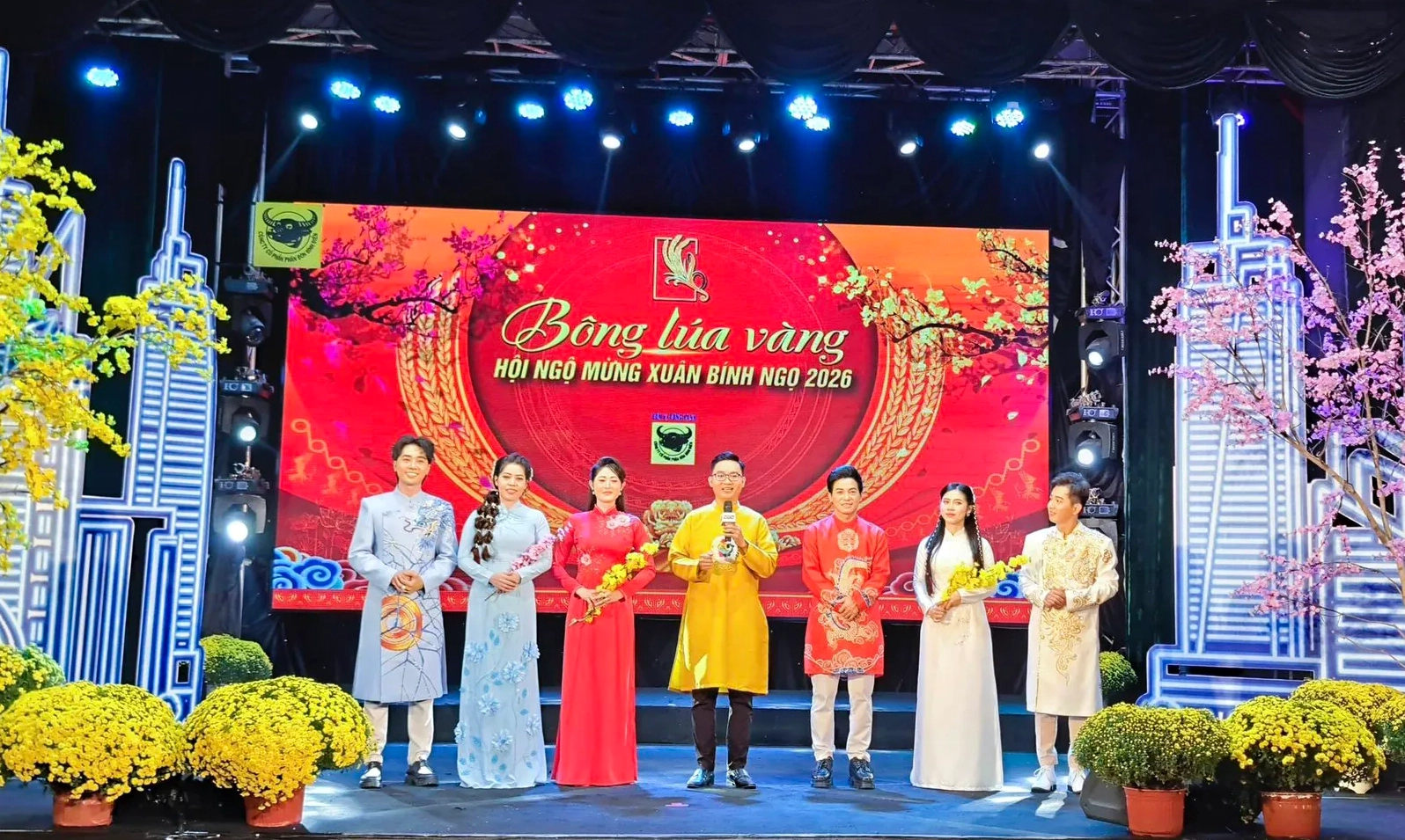 Bộ sưu tập hình ảnh cô gái tháng 2 rực rỡ và quyến rũ nhất 2026 19 Nụ cười tỏa nắng xua tan mọi mệt mỏi