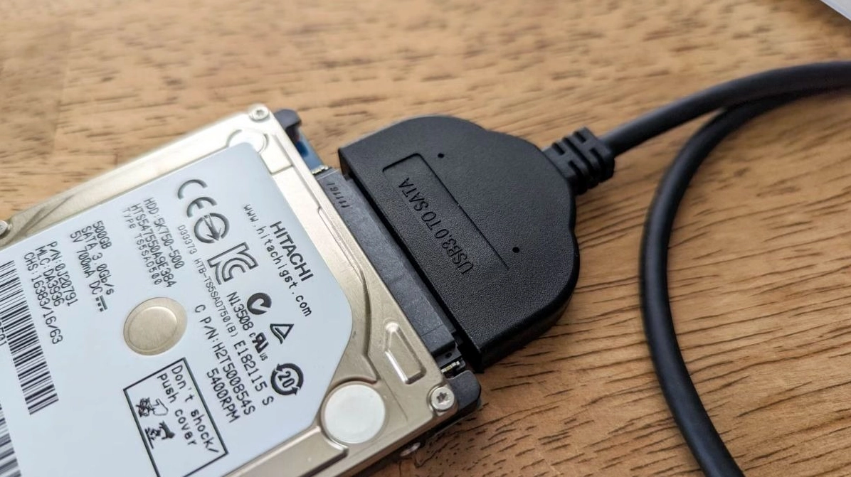 Ổ HDD có tốc độ đọc ghi chậm hơn so với ổ SSD, dẫn đến laptop chạy chậm hơn