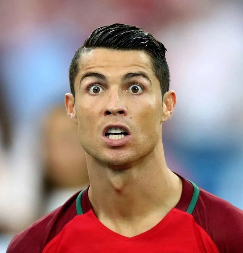 Ronaldo cry meme tái hiện khoảnh khắc cảm xúc khó quên trên sân cỏ