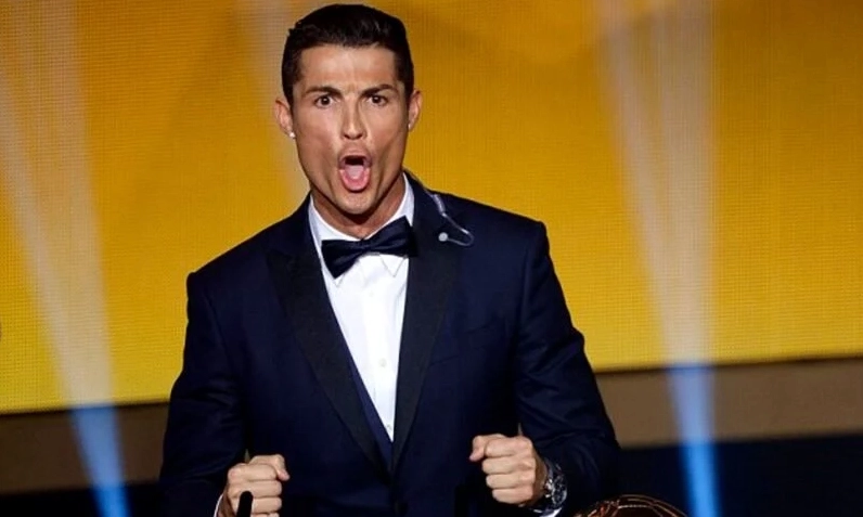 Ronaldo meme cry với biểu cảm độc đáo thường thấy trong các meme bóng đá