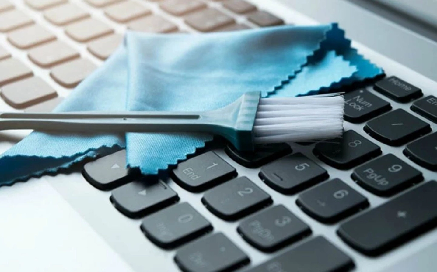 Hướng dẫn chi tiết cách sửa bàn phím laptop bị liệt 1 số nút tại nhà nhanh chóng 4 sửa bàn phím laptop bị liệt 1 số nút bằng việc vệ sinh bàn phím