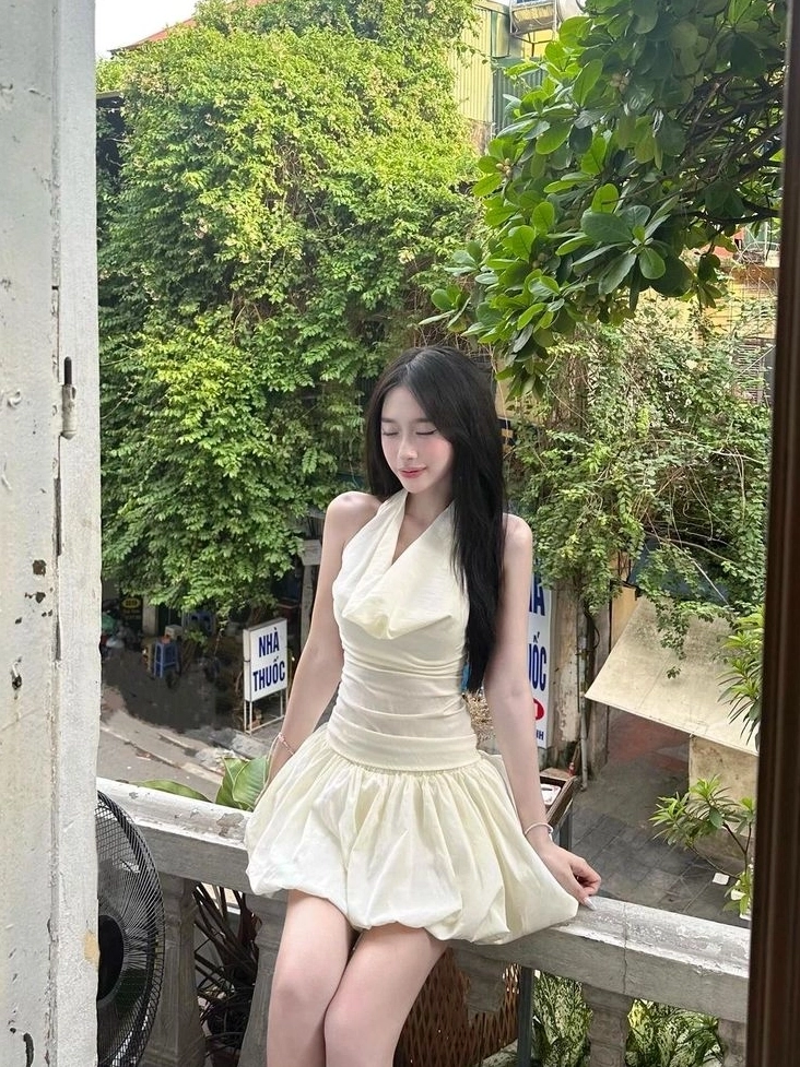 Sức lôi cuốn mạnh mẽ của cô gái mặc áo dài trên sóng trực tiếp