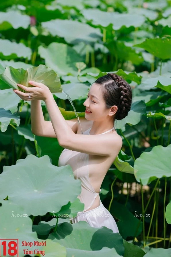 Trọn bộ 20+ ảnh gái đẹp thôn quê mộc mạc làm say đắm lòng người 6 Thiếu nữ quyến rũ trong chiếc áo yếm truyền thống khoe trọn bờ vai trần gợi cảm