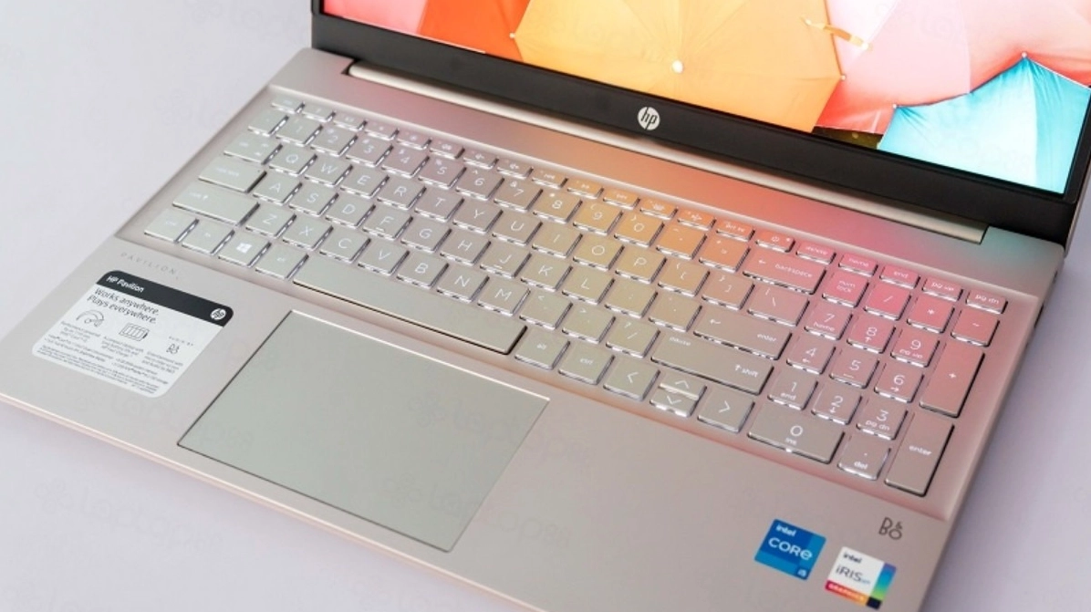 Touchpad trên laptop HP còn được gọi là bàn di chuột hoặc trackpad hỗ trợ thao tác không cần chuột rời