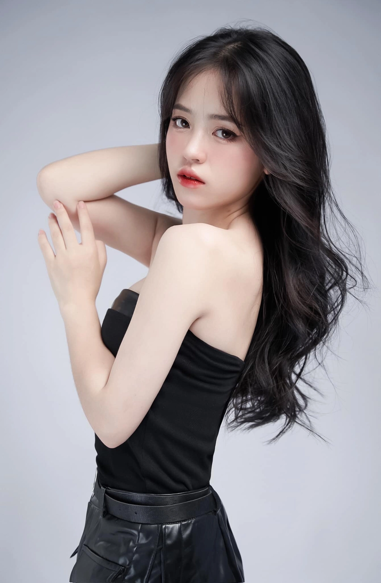 Vàng Thị Sinh ngày càng trưởng thành và gợi cảm