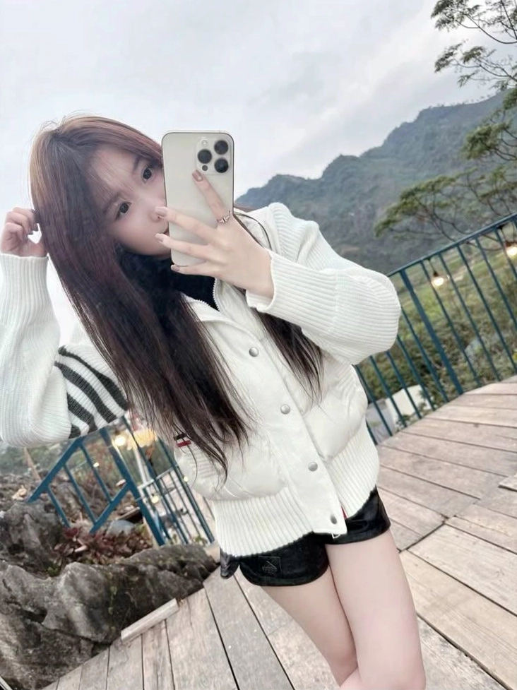 Ngắm trọn bộ ảnh gái xinh 2008 mặc bikini gợi cảm 5 Vẻ đẹp cá tính pha chút nổi loạn của gái xinh 2008