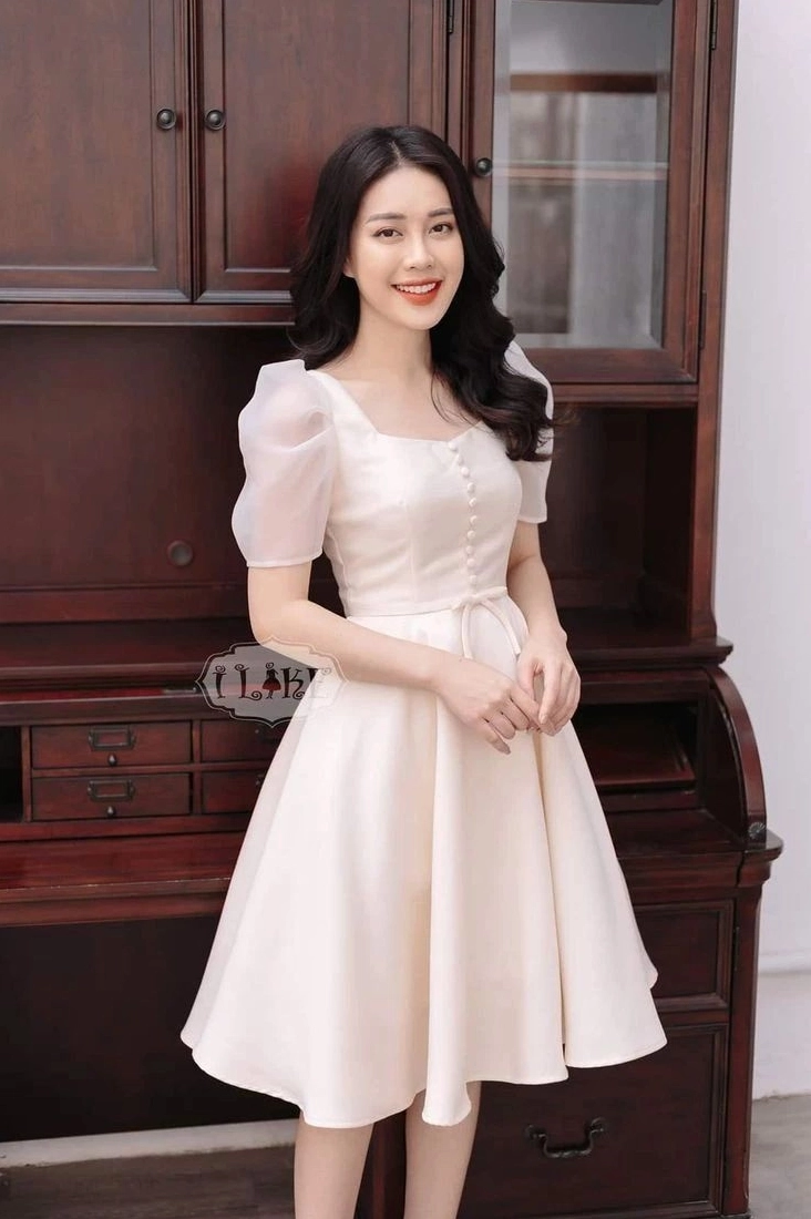 Vẻ đẹp dịu dàng của thiếu nữ trong tà váy trắng tinh khôi