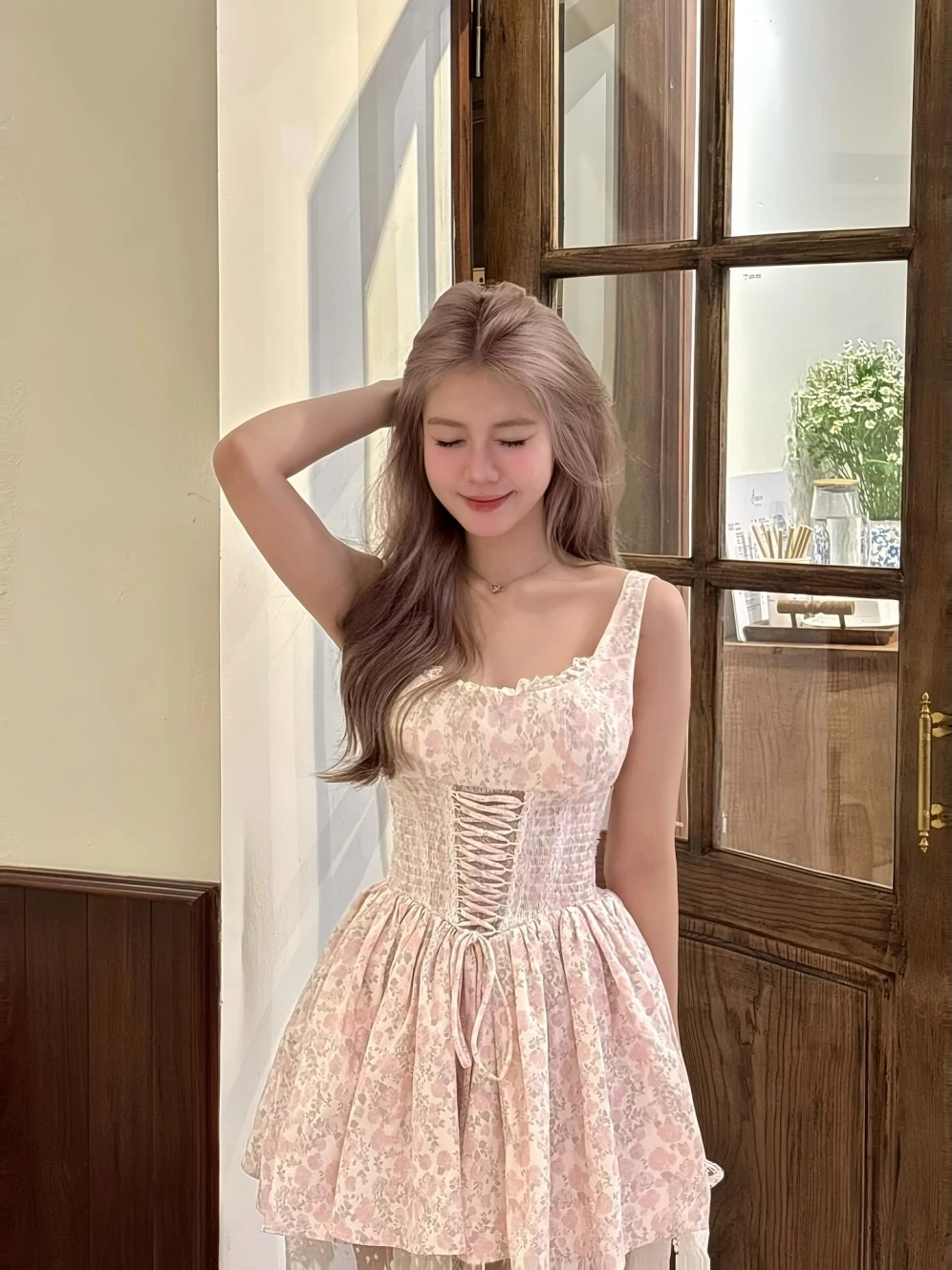 Ngắm nhìn bộ sưu tập 20+ ảnh cô gái cười đẹp rạng rỡ nhất 2026 3 Vẻ đẹp thanh tao của cô gái đang cười duyên dáng trong tà áo dài truyền thống