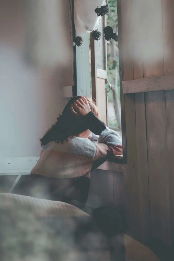 Bộ sưu tập hình nền con gái buồn mang nét đẹp tâm trạng cuốn hút nhất 4 Vẻ đẹp u sầu trong bộ sưu tập hình nền con gái buồn
