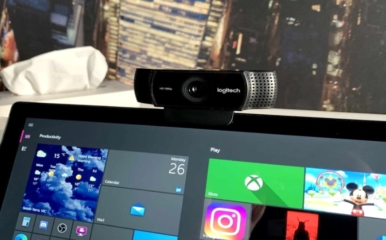 Với webcam gắn ngoài, cách an toàn nhất là rút dây cắm USB sau khi sử dụng xong