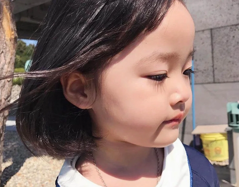 Bộ sưu tập ảnh bé gái dễ thương và những khoảnh khắc đáng yêu mê hoặc 5 Ảnh bé gái cute, đáng yêu, nổi bật với vẻ ngoài ngây thơ và dễ mến