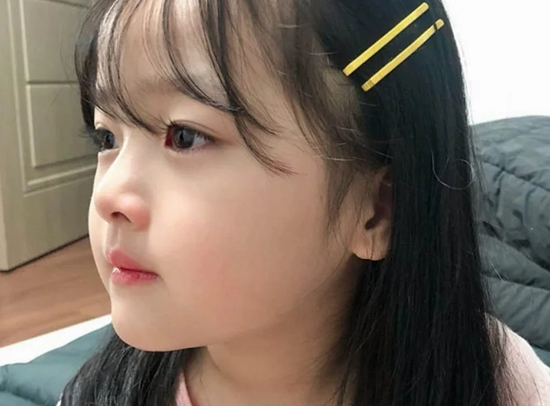 Bộ sưu tập ảnh bé gái dễ thương và những khoảnh khắc đáng yêu mê hoặc 11 Ảnh bé gái dễ thương đẹp, tươi tắn và rạng ngời với làn da mịn màng, ánh mắt thu hút