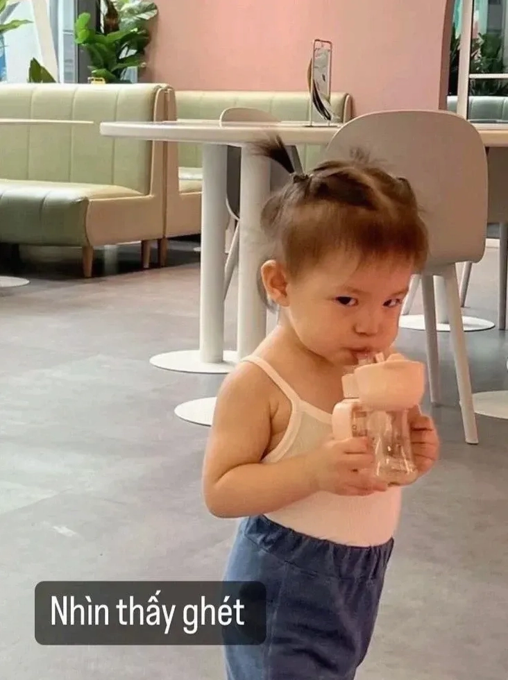 Ảnh chế bé Pam mặt vuông sắp khóc, đầy đáng thương