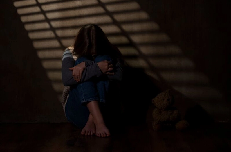 Ảnh cô gái buồn chán nản mệt mỏi trong một khoảnh khắc suy tư