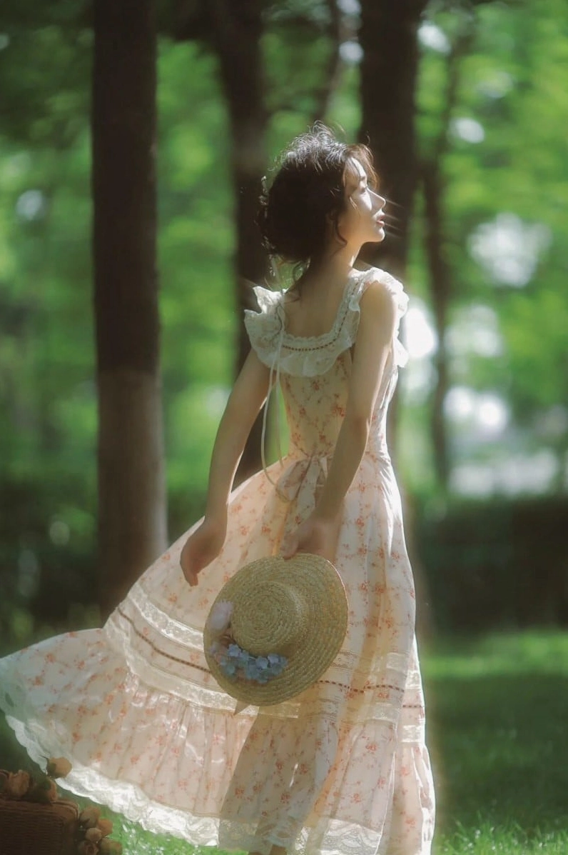 Cận cảnh bộ sưu tập ảnh cô gái đẹp dịu dàng và nét duyên Á Đông 11 ảnh cô gái đẹp dịu dàng đang thưởng thức hương hoa