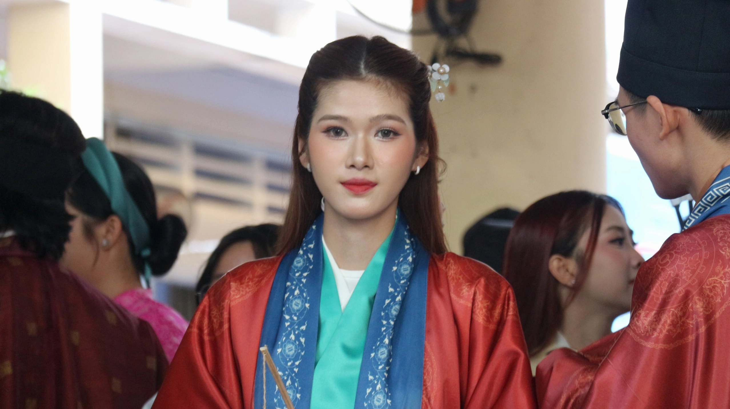 Bộ Sưu Tập Cận Cảnh Những Ảnh Cô Gái Đẹp Nhất Mọi Thời Đại 10 Ảnh cô gái đẹp với nụ cười tỏa nắng và ánh nhìn ấm áp