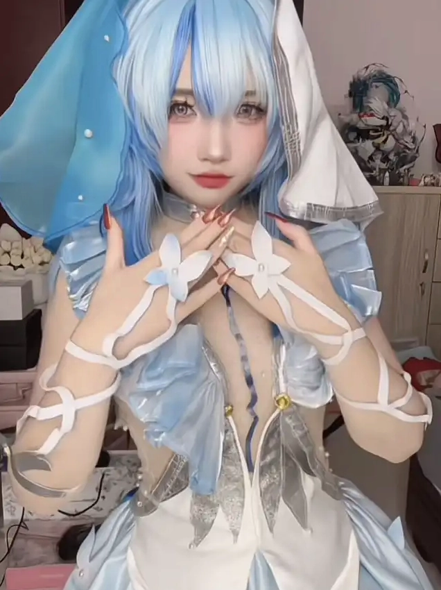 Bộ sưu tập ảnh cosplay anime độc đáo và ấn tượng nhất mọi thời đại 11 Ảnh cosplay anime Shorekeeper khoe chi tiết trang phục xanh trắng và phụ kiện hoa tinh xảo
