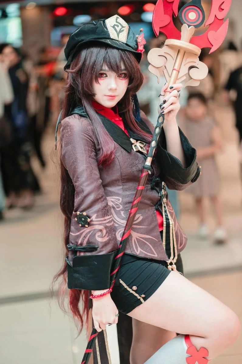 ảnh cosplay gái xinh phong cách hiệp sĩ hiện đại