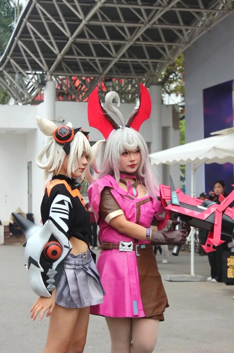 ảnh cosplay gái xinh trong bối cảnh cổ điển