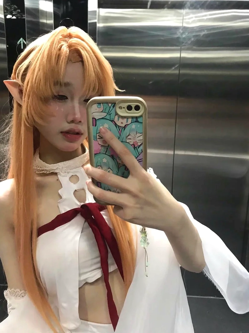 ảnh cosplay gái xinh với chủ đề phép thuật