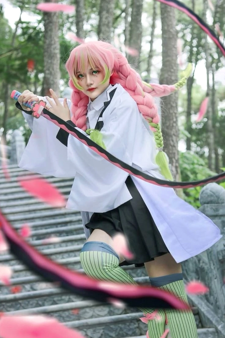Bộ Sưu Tập Tuyệt Đẹp các Ảnh Mitsuri Anime làm say đắm lòng người 12 Ảnh Cosplay Mitsuri Kanroji hóa thân cực kỳ ấn tượng