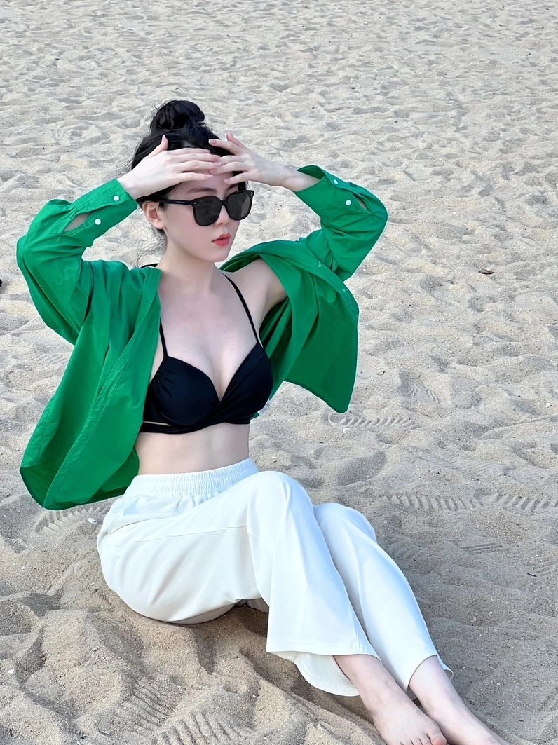 Ảnh gái trung sexy mang phong cách gợi cảm và cuốn hút