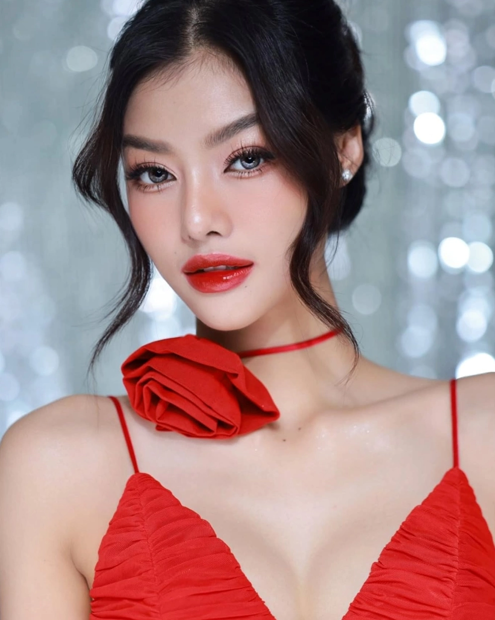 Ảnh gái xinh 2k5 tươi tắn phù hợp làm hình nền điện thoại