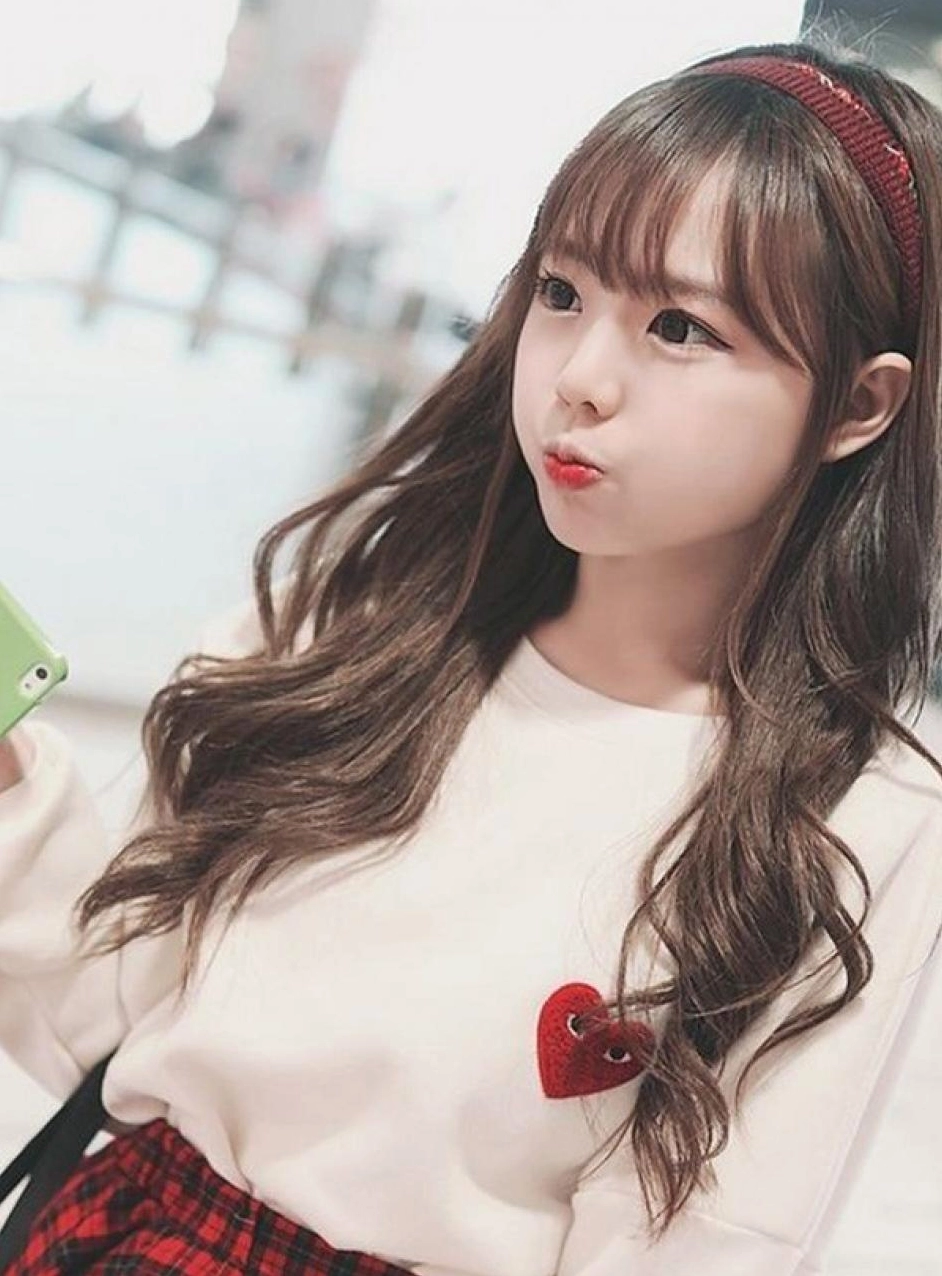 Ảnh gái xinh 2k8 với phong cách học sinh trẻ trung và đáng yêu