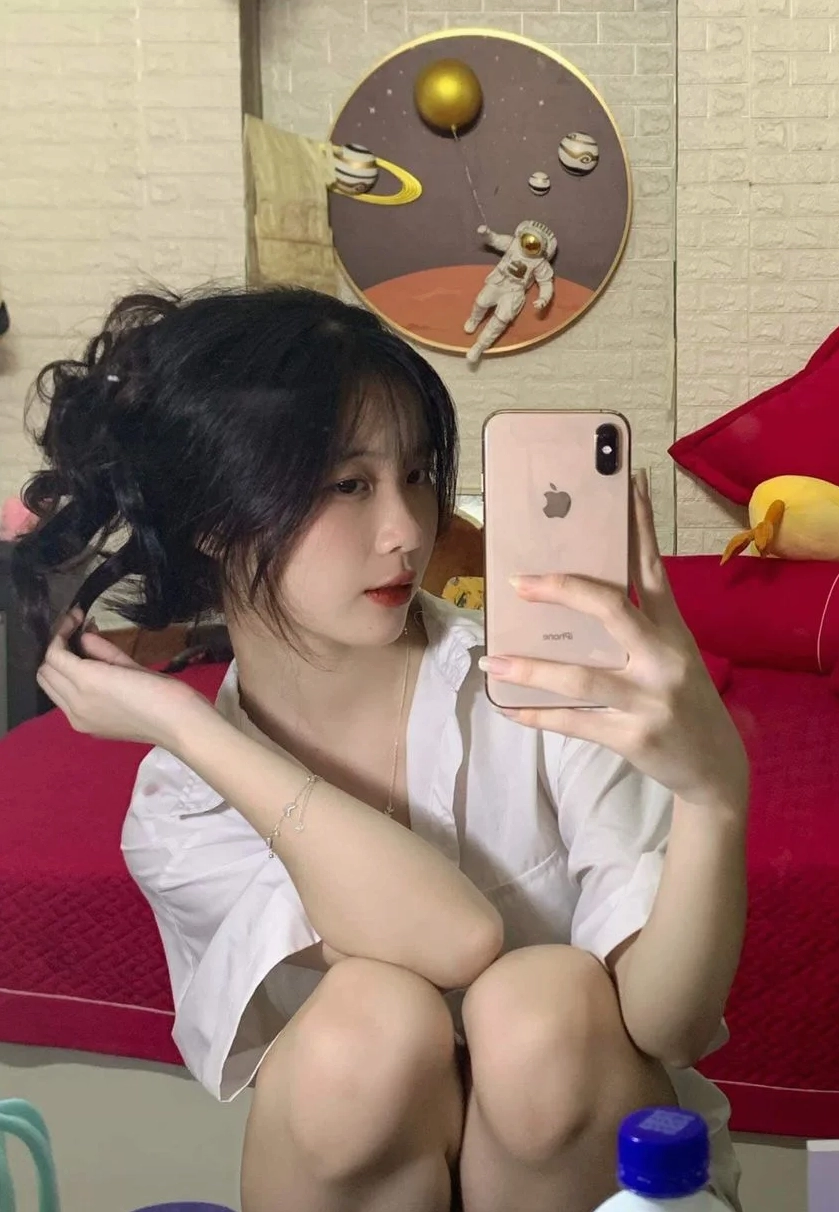 Ảnh gái xinh 2k9 che mặt tạo nên vẻ đẹp lạ và bí ẩn