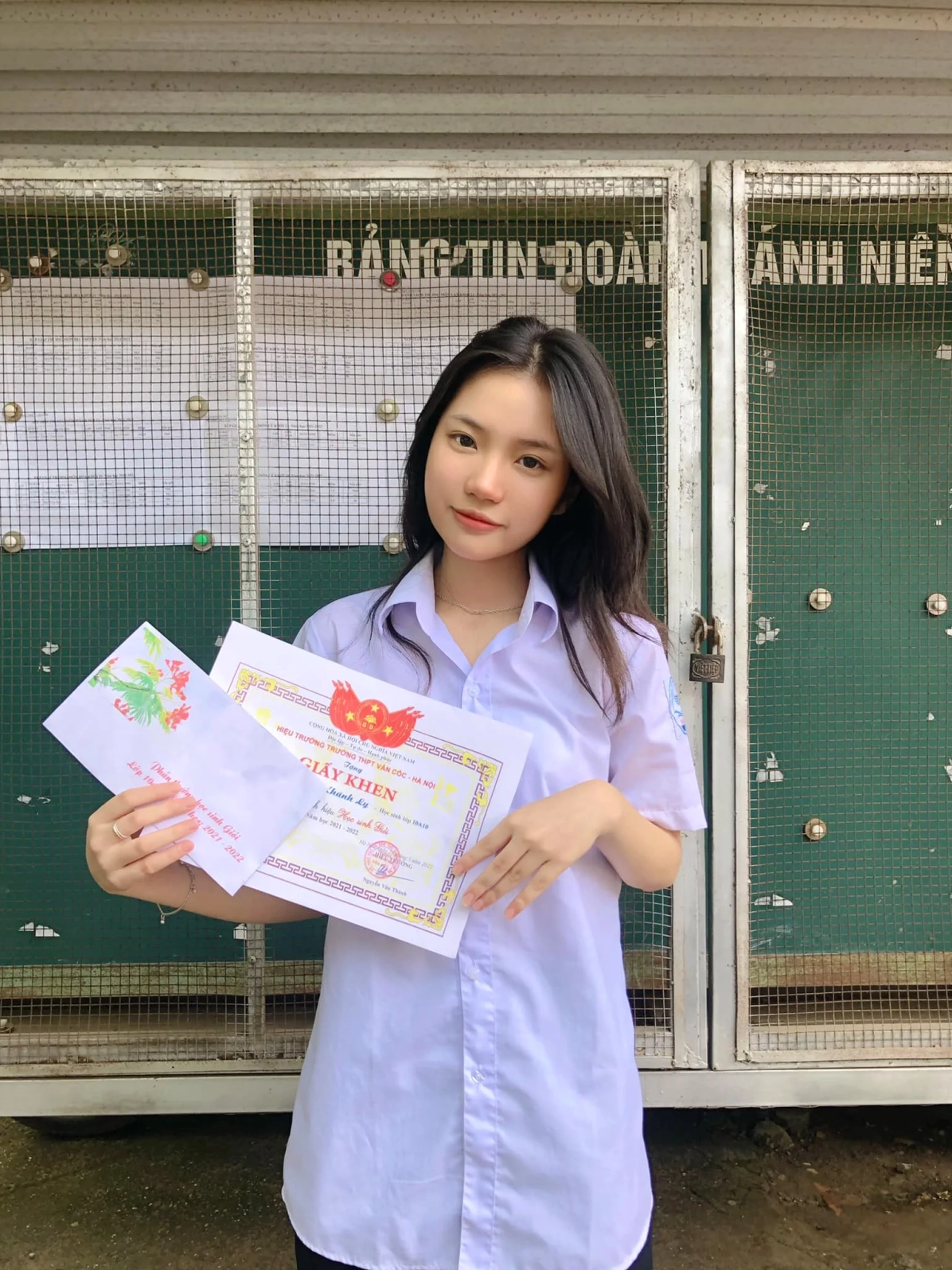 Ảnh gái xinh 2k9 dễ thương với ánh mắt biết nói