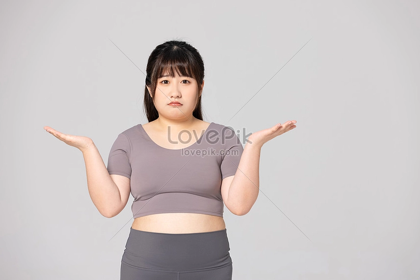 Ảnh gái xinh béo năng động với trang phục thể thao