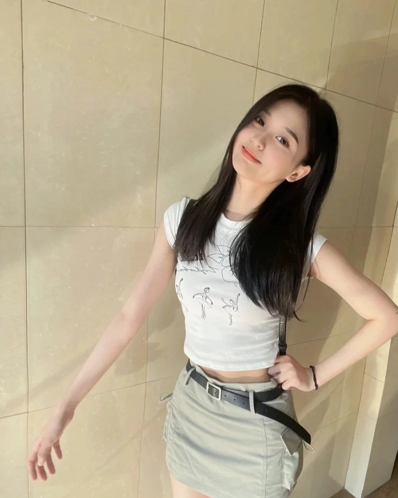 ảnh gái xinh douyin với thời trang mùa hè trẻ trung