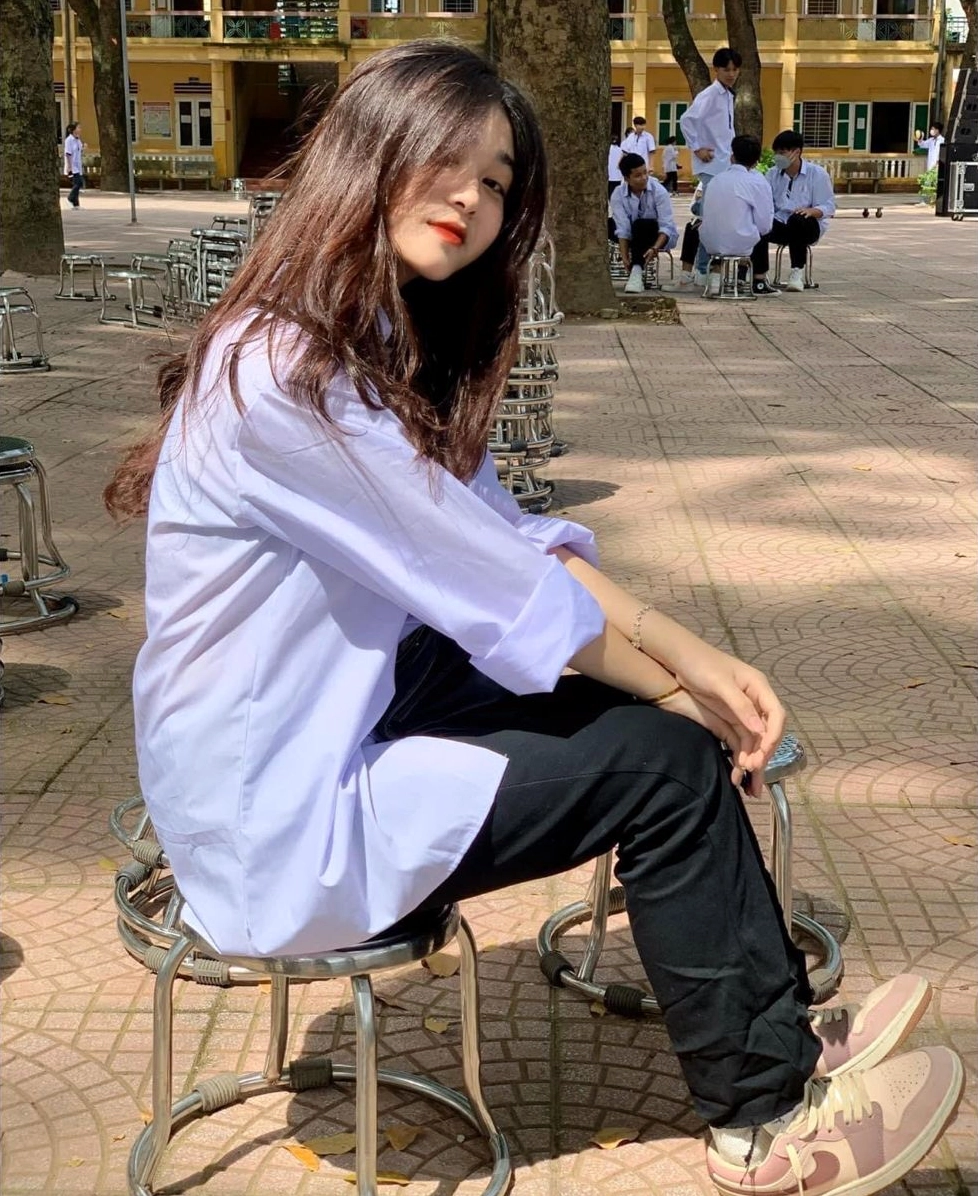 Tuyển tập ảnh gái xinh lớp 10 CỰC ĐỈNH: Khám phá vẻ đẹp trong sáng 4 Ảnh gái xinh lớp 10 thể hiện sự trẻ trung và tinh khôi của tuổi học trò