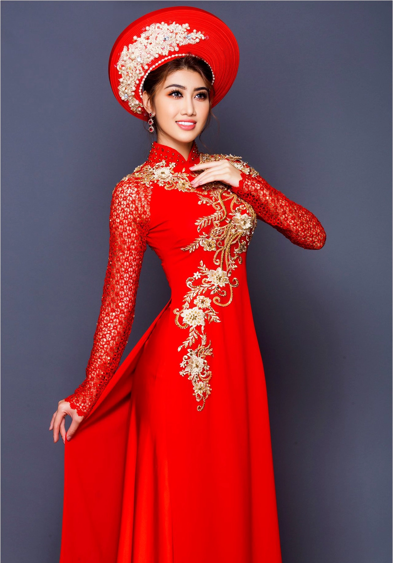 ảnh gái xinh mặc áo dài mỏng họa tiết phượng hoàng lửa ấn tượng