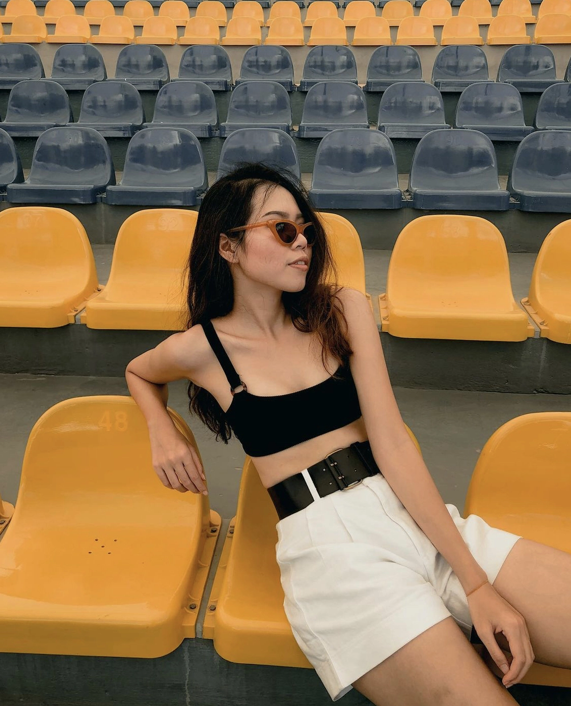 Bộ sưu tập ảnh gái xinh mặc áo hai dây khoe nét quyến rũ hút hồn 3 Ảnh gái xinh mặc áo hai dây dệt kim trẻ trung và thời thượng