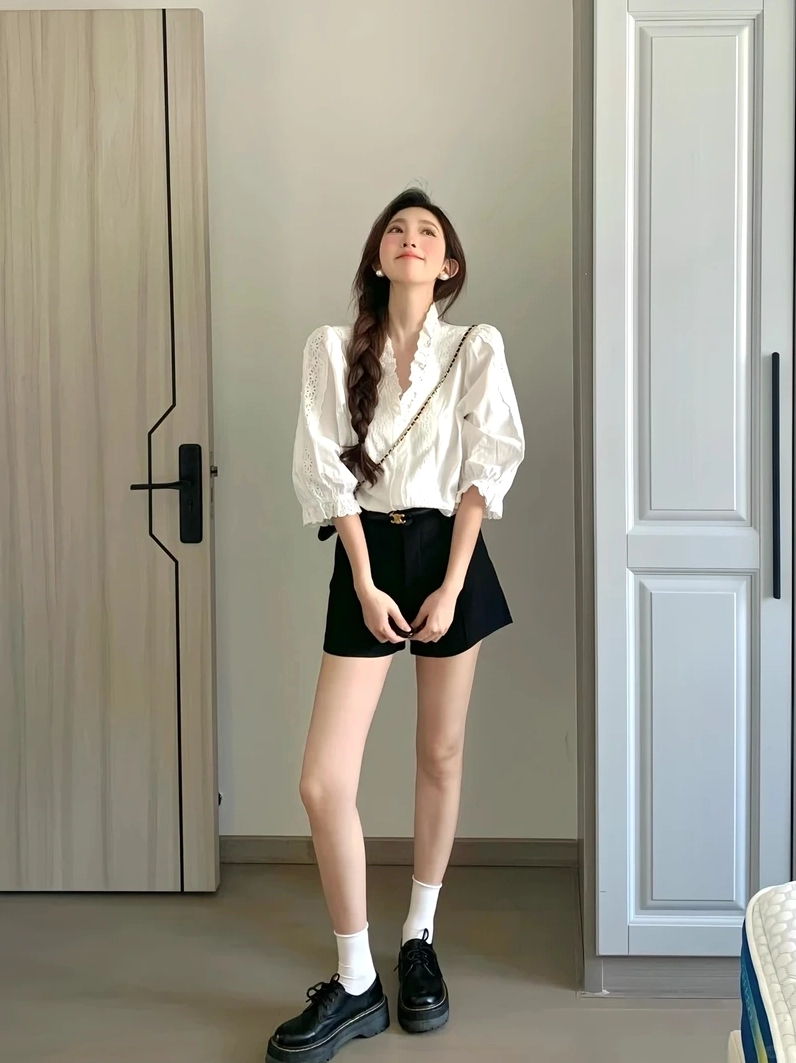 Ảnh gái xinh mặc quần ngắn đón đầu xu hướng thời trang mùa hè