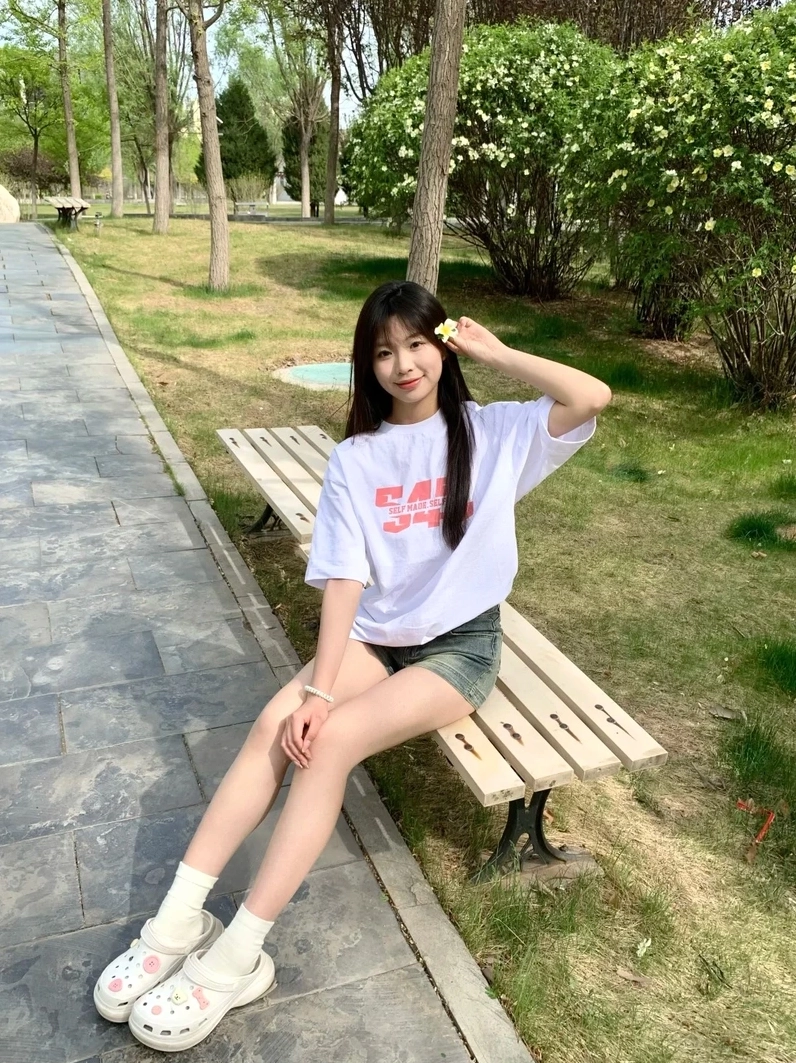 Ảnh gái xinh mặc quần ngắn style Hàn Quốc trendy và bắt mắt