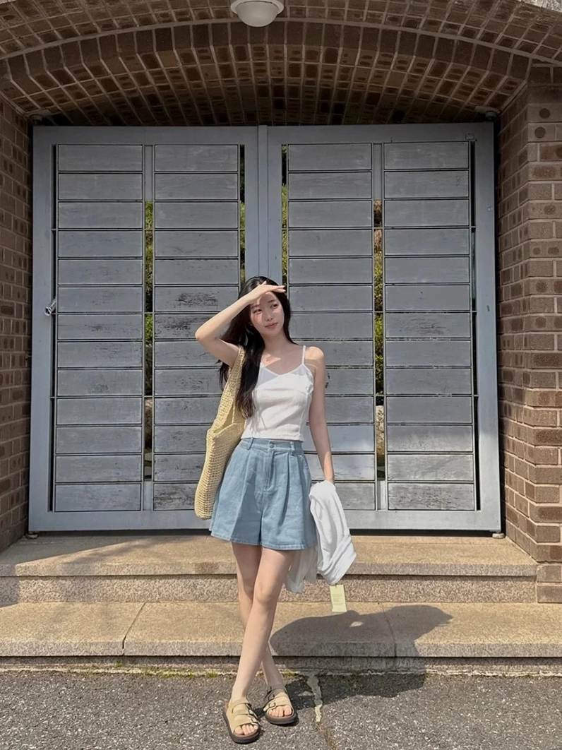 Ảnh gái xinh mặc quần ngắn toát lên vẻ đẹp tự tin và cá tính