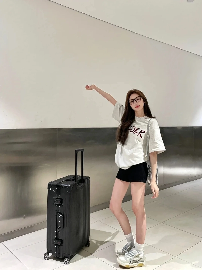 Ảnh gái xinh mặc quần ngắn với phong cách cá tính ấn tượng