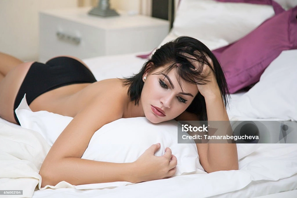 Bộ Sưu Tập Cận Cảnh Ảnh Gái Xinh Nằm Đẹp Nhất Mọi Góc Độ 4 Ảnh gái xinh nằm ngủ gật trên giường một cách đáng yêu